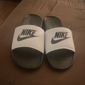 used black nike slides